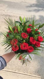 № 231 Букет из 17 роз и лилии.