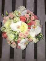 № 305 Букет свадебный эустома роза кустовая фаленопсис.