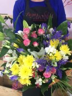 № 192 Букет сборный из Розы куст. и хризантемы,лилии и зелень.