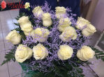 №140 Букет из 15 белых роз и лимониум.