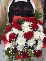 № 248 Букет сборный из 15 роз и кустовых хризантем.