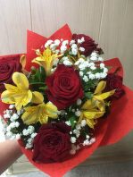 № 441 Букет Сборный из роз и альстермерии.