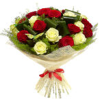 № 457 Букет из 21 красно-белой розы с зеленью.