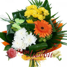 №156 Букет из рыжой герберы белой и желтой хризантемы.