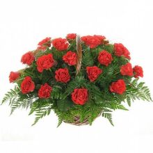 19 роз с зеленью. Шикарный подарок.