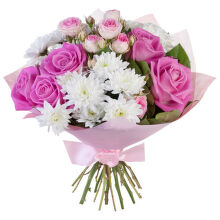 № 223 Прекрасный букет из 5  роз,кустовых хризантем,зелени, в упаковке