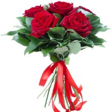 № 456 Букет из 5 красных роз с зеленью.